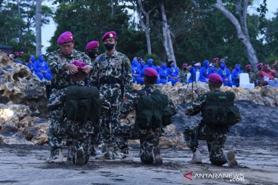 Kasal sematkan baret ungu kepada 512 praja Korps Marinir