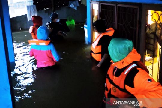 Basarnas Sulsel kerahkan tim untuk evakuasi warga terdampak banjir