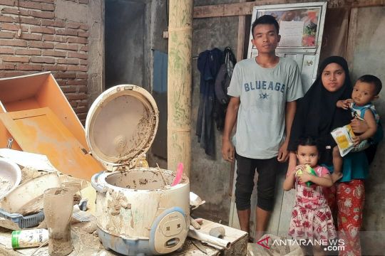 Korban banjir di Lombok butuh perlengkapan bayi dan air bersih