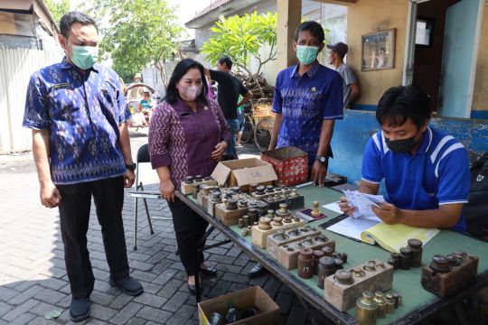 Disperdagin Kota Kediri tera ulang timbangan di pasar tradisional