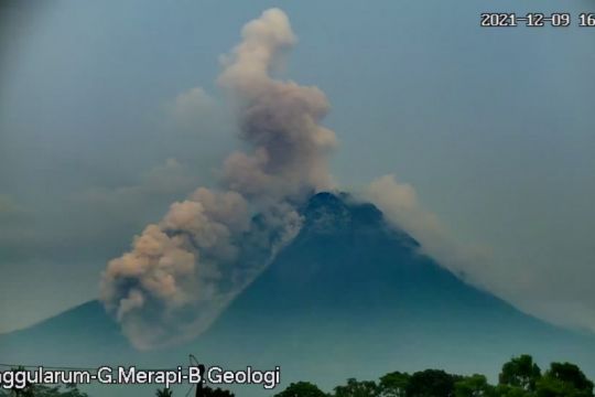 Kemarin, Korban bencana Semeru hingga Merapi luncurkan awan panas