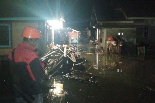 Beras 1,4 ton disalurkan bagi korban banjir Gunung Malang-Lombok Timur