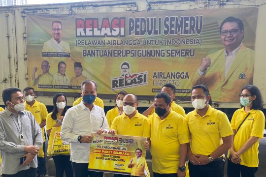 Relawan Airlangga salurkan 2.000 paket sembako buat korban Semeru