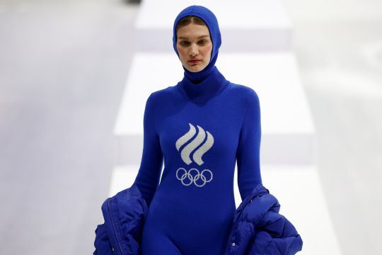 Rusia pamerkan seragam tanpa bendera untuk Olimpiade Beijing