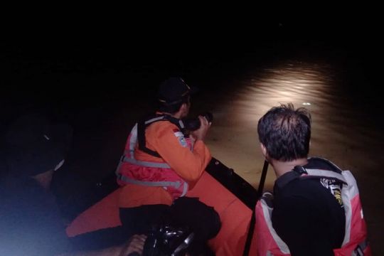 Basarnas: Dua peserta lomba perahu naga tenggelam di Sungai Tipar