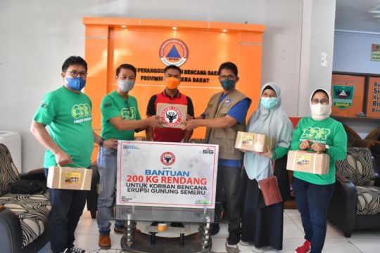 Semen Padang kirim 200 kilogram rendang untuk korban Semeru