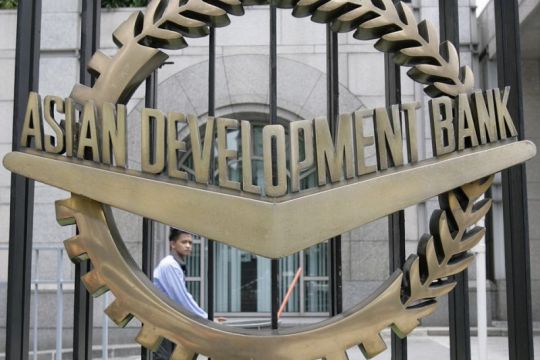 ADB pangkas pertumbuhan negara berkembang Asia atas risiko Omicron