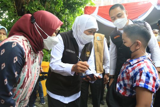 Gubernur Jatim: Surabaya jadi lokomotif percepatan vaksinasi anak