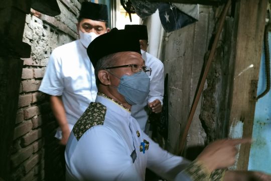 Pemkot Jakarta Barat bedah RTLH  ambruk di Grogol Petamburan