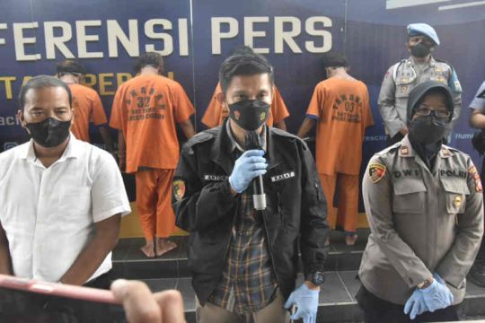 Polres Cirebon bekuk empat pemuda lakukan rudapaksa anak di bawah umur