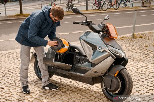 BMW Motorrad - TVS kerja sama motor listrik, produk pertama lahir 2023
