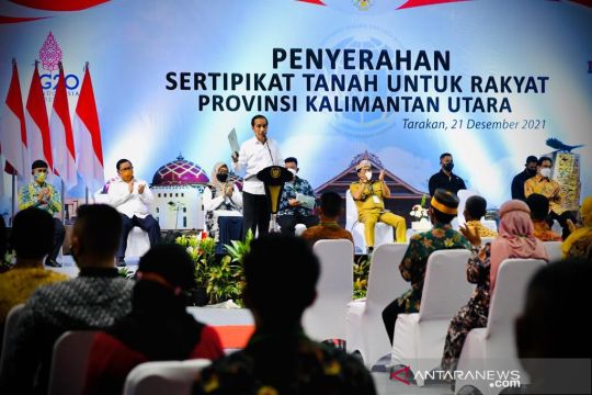 Kemarin, Jokowi bagikan sertifikat tanah hingga Muktamar Ke-34 NU