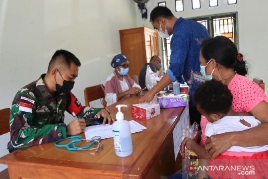 Satgas TNI-FK Uncen berikan layanan kesehatan warga perbatasan RI-PNG