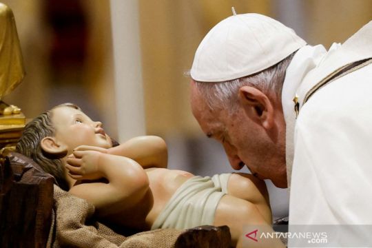 Paus: Anjloknya tingkat kelahiran di Italia adalah "tragedi"