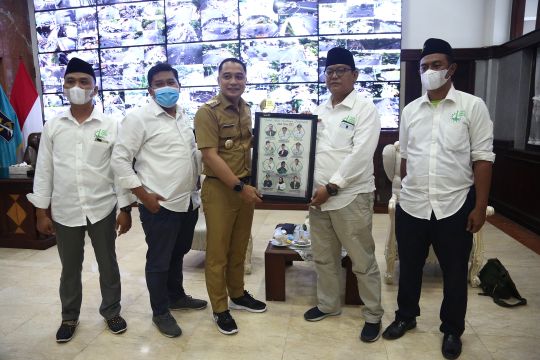 Wali Kota Surabaya terima penghargaan tokoh muda Nahdliyin Inspiratif