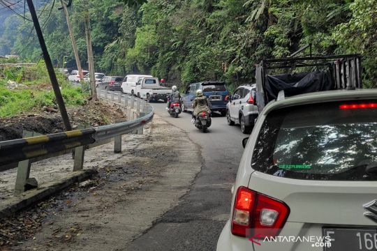 Volume kendaraan Jalur Puncak-Cianjur meningkat mendekati Tahun Baru