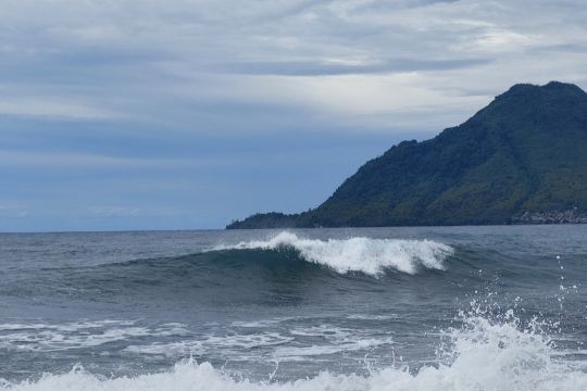 BMKG sebut gelombang laut di Malut capai 4-6 meter