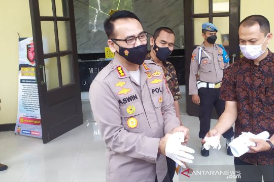 Polrestabes Bandung menangkap tiga pelaku asusila anak 14 tahun