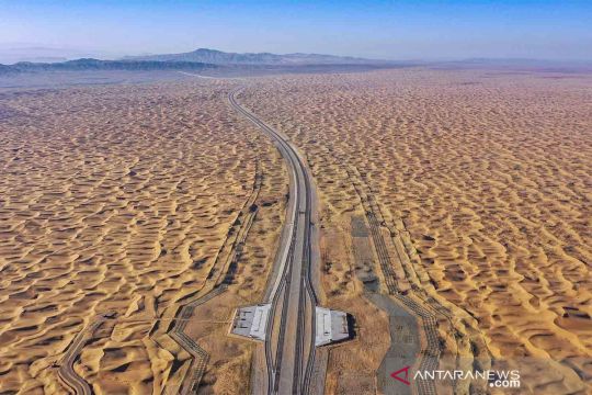 Jalan tol gurun pertama di Ningxia