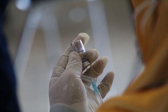 Penerima dua dosis vaksin COVID-19 di Indonesia 121,57 juta orang