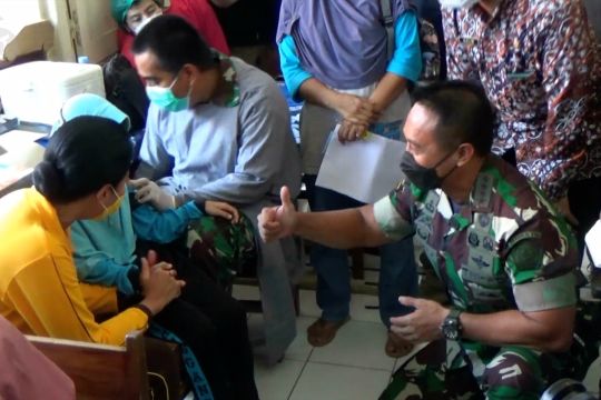 Panglima TNI tinjau vaksinasi anak di Bantul