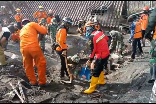 Korban meninggal dunia erupsi Semeru menjadi 43 orang