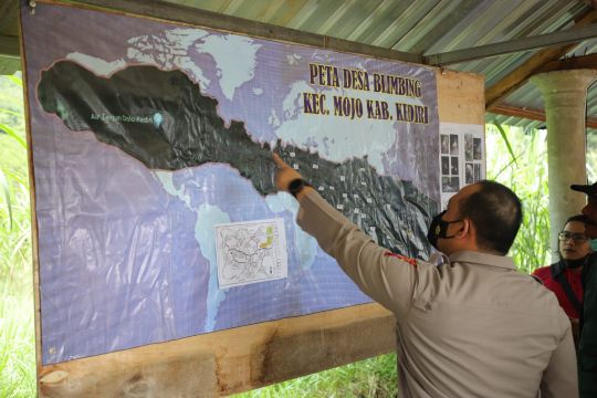 Kapolres Kediri Kota tinjau pemulihan pascabanjir di Blimbing-Mojo