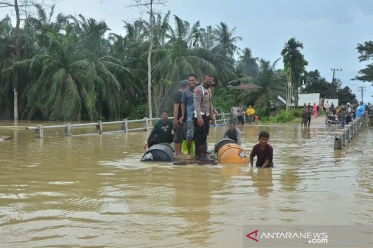 Jembatan penghubung Aceh Timur dan Gayo Lues ambruk diterjang banjir
