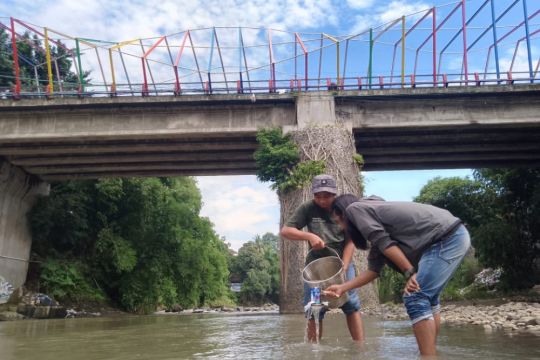 Ecoton soroti banjirnya sampah plastik di Sungai Bedadung Jember
