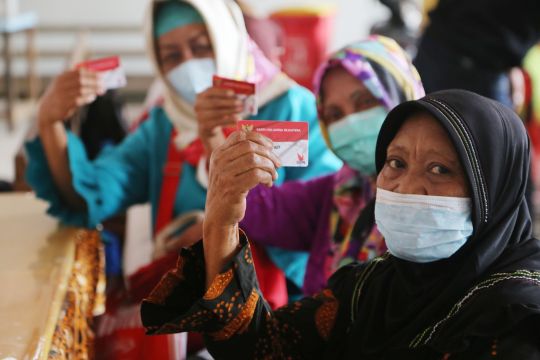 Pemkot Surabaya salurkan KKS di tiap kecamatan