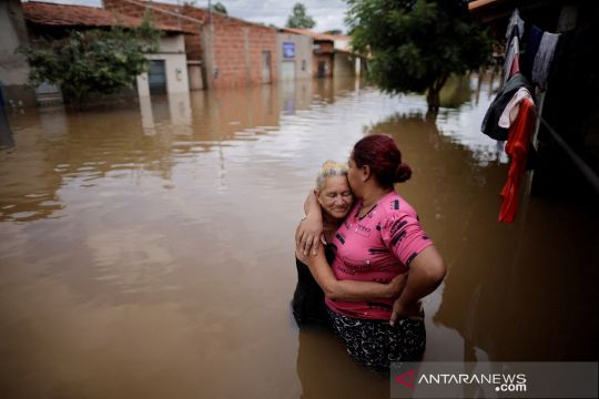 Hujan deras paksa kelompok pribumi Brazil kehilangan tempat tinggal