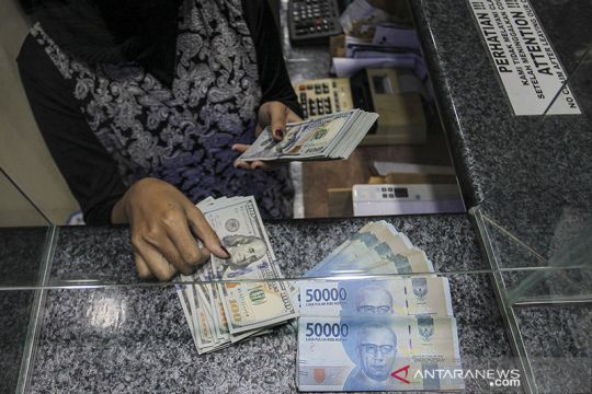 Rupiah menguat jelang dimulainya rapat bulanan Bank Indonesia