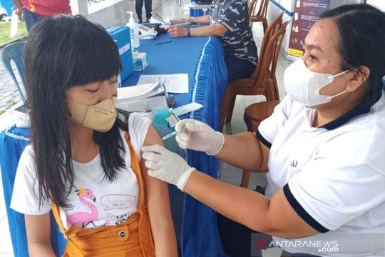"Serbuan Vaksinasi Maritim" digelar Lanal di lingkup Lantamal VIII