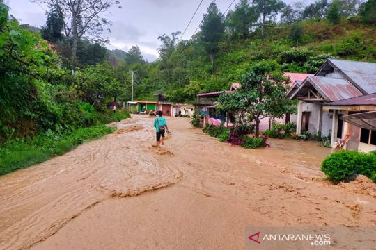 Korban banjir di Solok butuh bantuan logistik