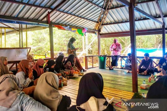 Mahasiswa Unismuh belajar konservasi di Hutan Mangrove Lantebung