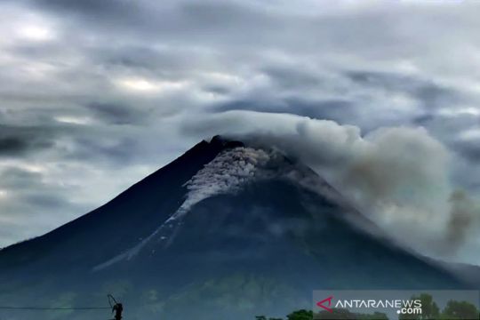 Merapi luncurkan awan panas guguran sejauh 1,5 km Rabu pagi