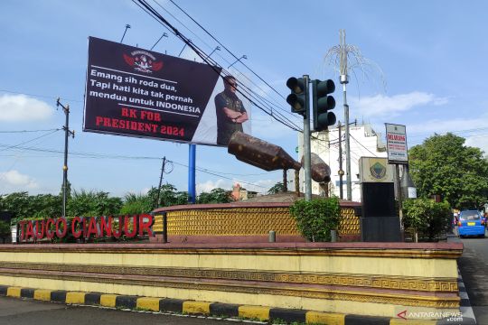 Satpol PP Cianjur turunkan baliho Ridwan Kamil For Presiden