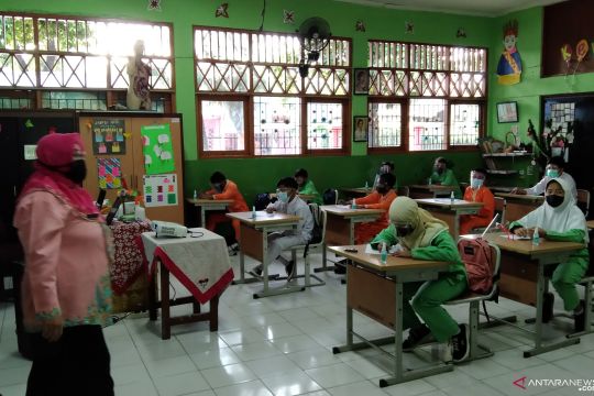 Pemprov DKI Jakarta belum hentikan PTM 100 persen