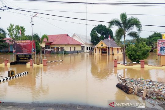 Mapolsek Mataraman Banjar Kalsel terdampak banjir