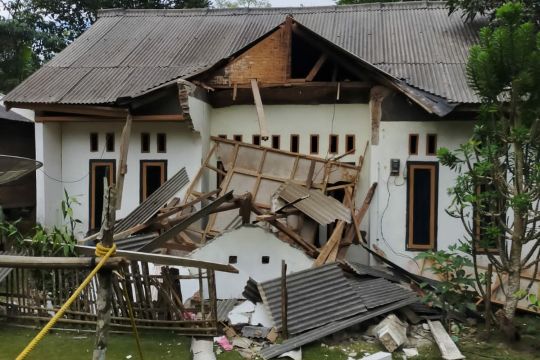 Kepala BNPB tinjau lokasi terdampak gempa bumi Banten