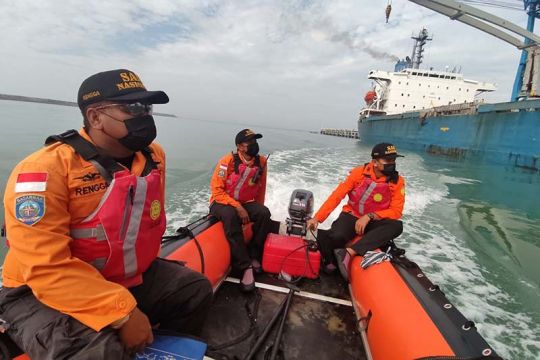 Tim SAR cari dua korban perahu terbalik di Cilacap