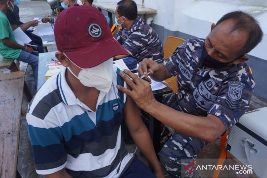 Lantamal IX gencarkan vaksinasi di Maluku Tengah karena masih rendah