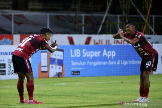 Bali United kandaskan perlawanan Persita berkat dua gol di menit akhir