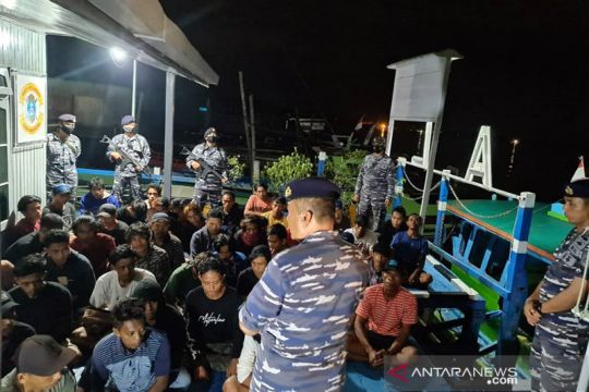 TNI AL tangkap 8 kapal pencuri batu bara