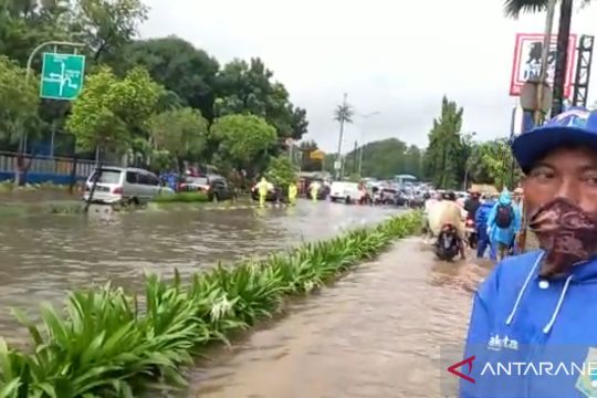 Wagub DKI sebut tanah rendah sebabkan banjir tak surut dalam enam jam
