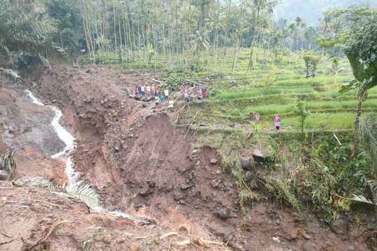 Banjir-longsor landa Probolinggo-Jatim, seorang warga meninggal