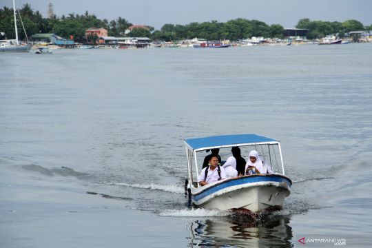 Siswa Pulau Lae-Lae berangkat sekolah ke Makassar naik perahu