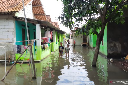 Sungai meluap, 350 KK di Kabupaten Tangerang terendam banjir
