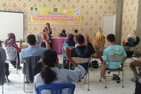Pemkot Mataram latih aparat kelurahan bahasa isyarat