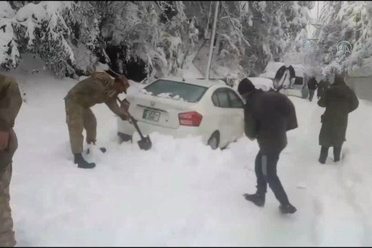 21 orang tewas di tengah hujan salju lebat di Pakistan
